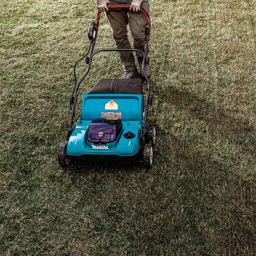 Makita_GVU01SM_Action_Shot_3.png